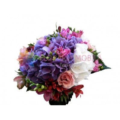 buchet flori din hortensie, trandafiri, frezii si alstroemeria