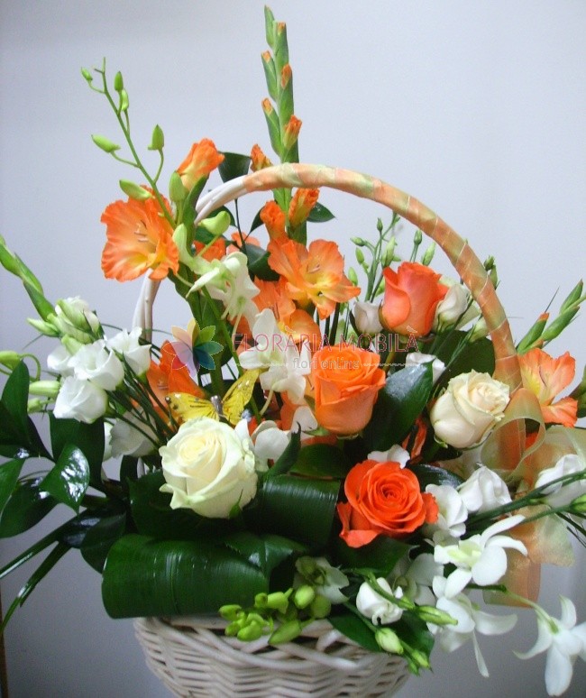 Cos Cu Trandafiri Lisianthus Si Gladiole La 285 Lei Floraria Mobila